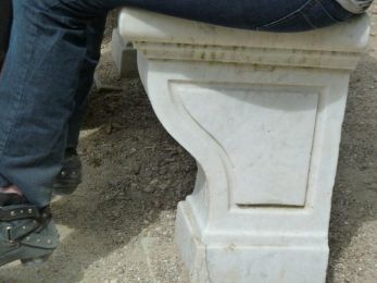 702BK-Profilierte_Bank-Carrara_Versaille.jpg