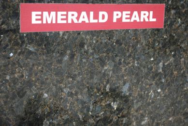 232U-Emerald_pearl_2013-SVG.JPG