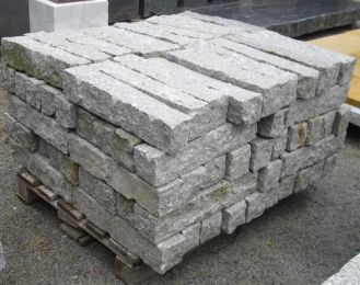 Pallisaden Schlesischer Granit.JPG