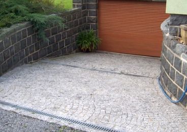 100PF-Kleinpflaster-Lausitzer_Granit.jpg
