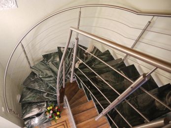 Spindeltreppe-263-Masi_Quarzit_b.jpg