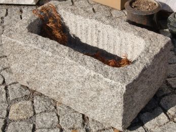 102TRO-Schlesischer_Granit-Pflanztrog.JPG